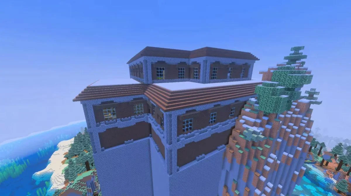 Snowy Woodland Mansion trên Windswept Forest cao